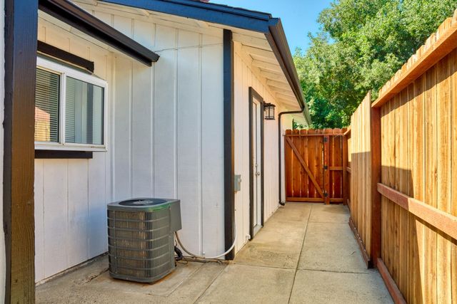 1833 Mimi Way, Modesto, CA 95351