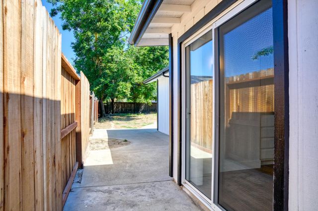 1833 Mimi Way, Modesto, CA 95351