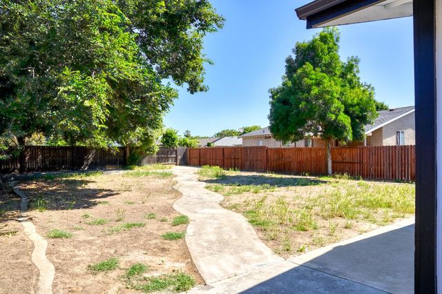 1833 Mimi Way, Modesto, CA 95351
