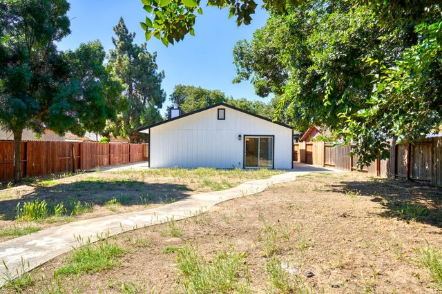 1833 Mimi Way, Modesto, CA 95351