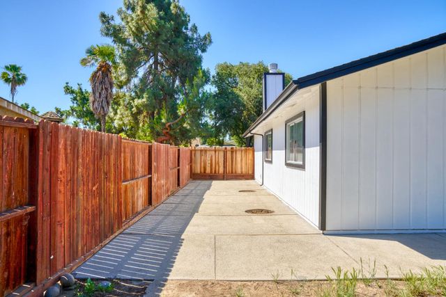 1833 Mimi Way, Modesto, CA 95351
