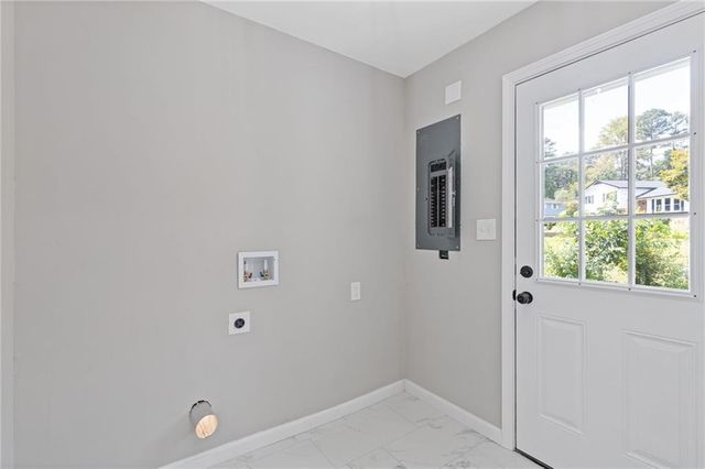 551 Briggs SW Circle, Lilburn, GA 30047