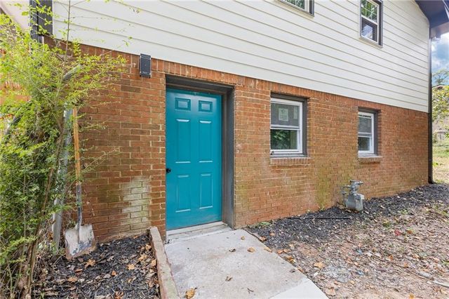 551 Briggs SW Circle, Lilburn, GA 30047