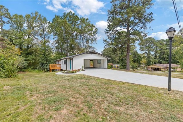 551 Briggs SW Circle, Lilburn, GA 30047