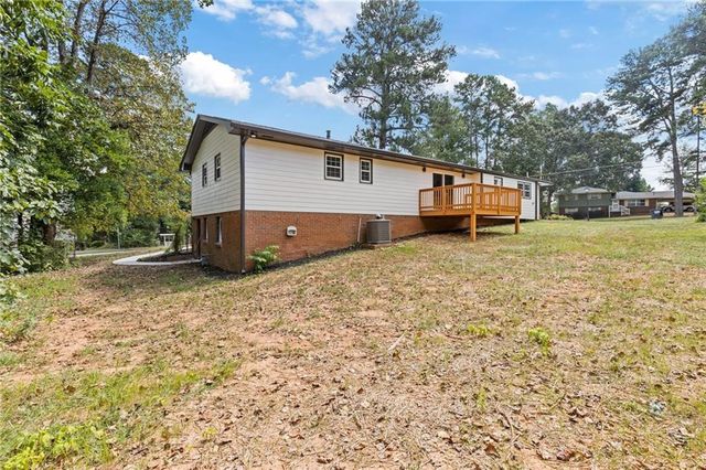 551 Briggs SW Circle, Lilburn, GA 30047