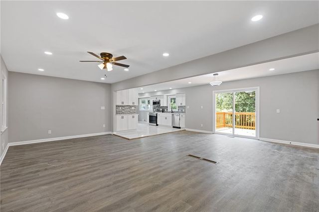 551 Briggs SW Circle, Lilburn, GA 30047