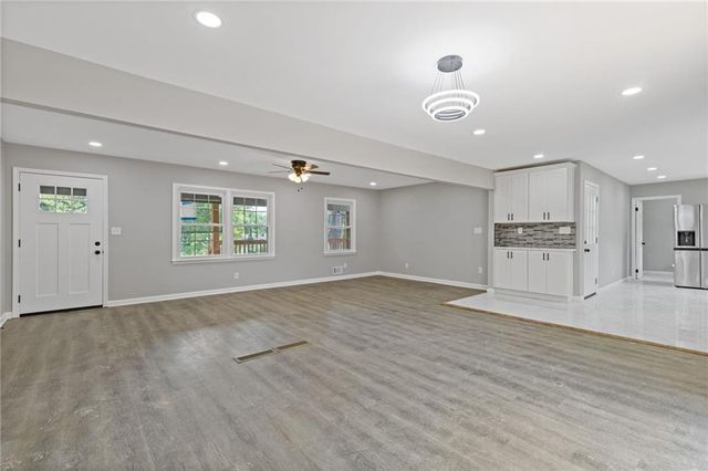 551 Briggs SW Circle, Lilburn, GA 30047