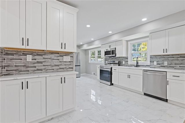 551 Briggs SW Circle, Lilburn, GA 30047