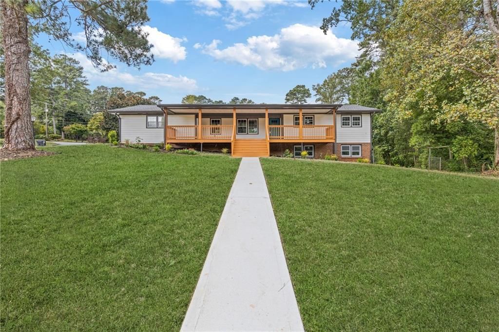 551 Briggs SW Circle, Lilburn, GA 30047