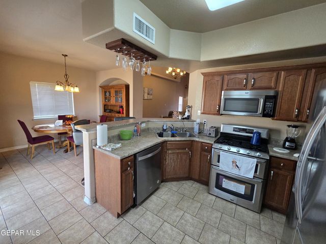 1553 LUZ DE SOL Drive, El Paso, TX 79912