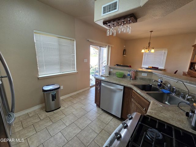 1553 LUZ DE SOL Drive, El Paso, TX 79912