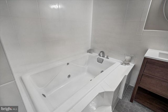 817 4TH ST NE, Washington, DC 20002