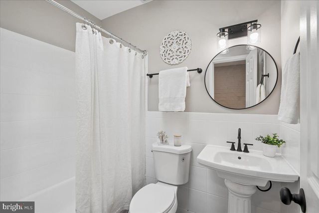 817 4TH ST NE, Washington, DC 20002