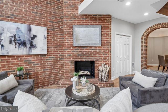 817 4TH ST NE, Washington, DC 20002