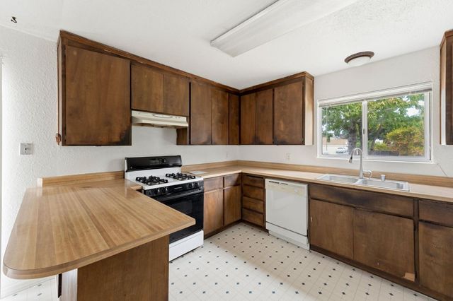 12101 Pye Ln, Auburn, CA 95602