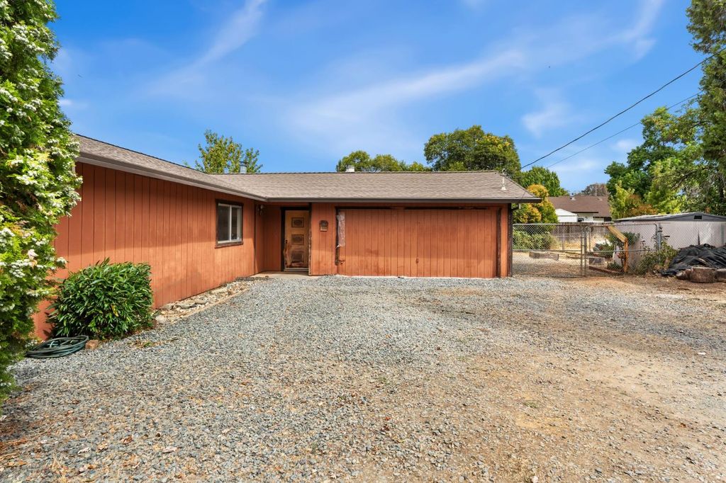 12101 Pye Ln, Auburn, CA 95602