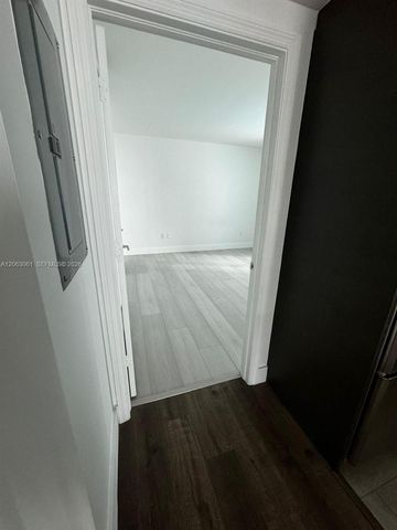 500 Brickell Ave 1207, Miami, FL 33131
