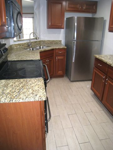1235 Harding Avenue 302, Des Plaines, IL 60016