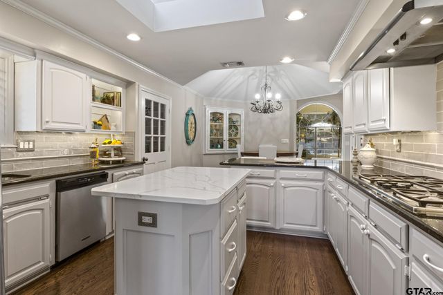 912 Fleming, Mt Pleasant, TX 75455