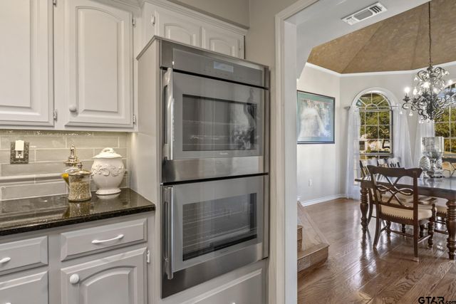 912 Fleming, Mt Pleasant, TX 75455