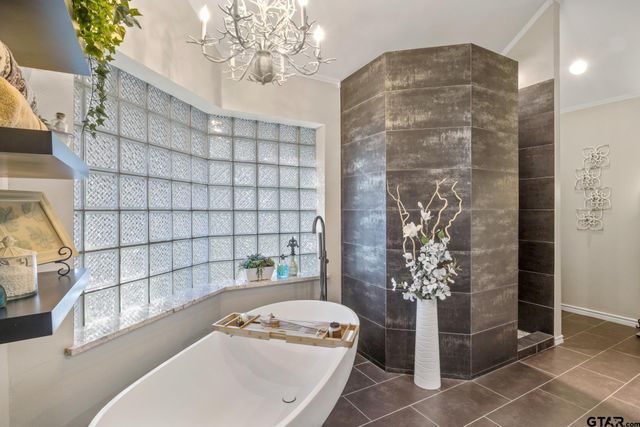 912 Fleming, Mt Pleasant, TX 75455