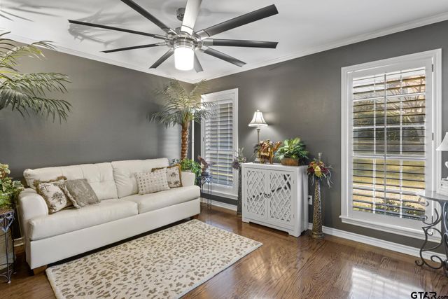 912 Fleming, Mt Pleasant, TX 75455