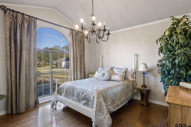 912 Fleming, Mt Pleasant, TX 75455