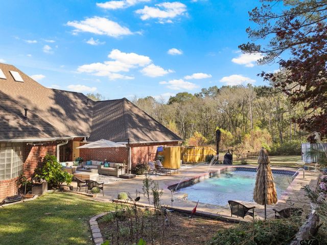 912 Fleming, Mt Pleasant, TX 75455