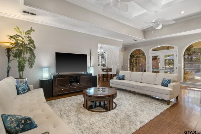 912 Fleming, Mt Pleasant, TX 75455