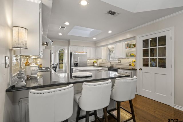 912 Fleming, Mt Pleasant, TX 75455