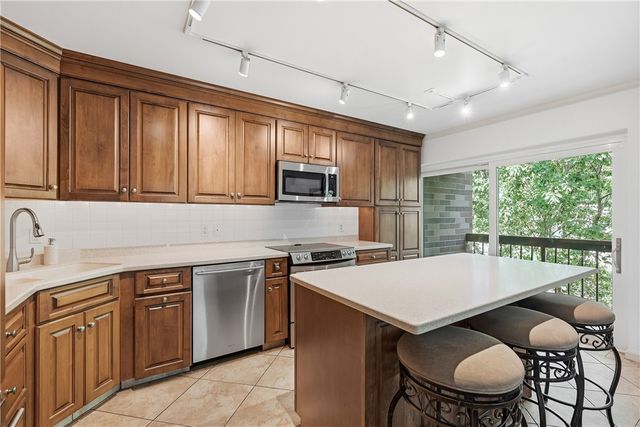 1500 COCHRAN ROAD 900, Scott Twp, PA 15243