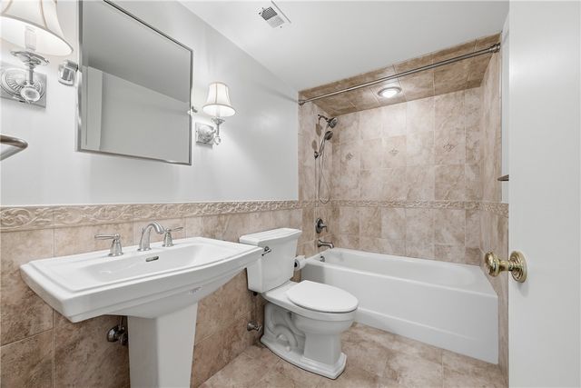 1500 COCHRAN ROAD 900, Scott Twp, PA 15243
