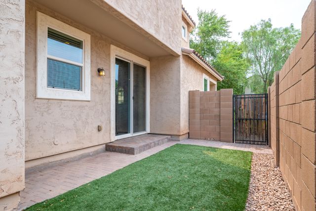 4060 E Vest Avenue, Gilbert, AZ 85295