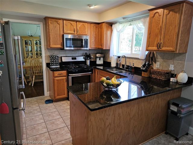 1508 Crooks Road, Rochester Hills, MI 48309