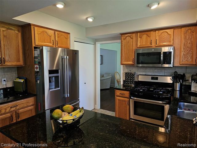 1508 Crooks Road, Rochester Hills, MI 48309