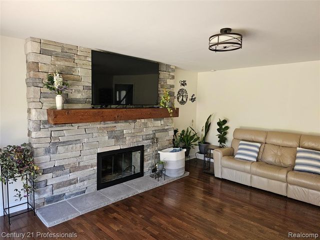 1508 Crooks Road, Rochester Hills, MI 48309