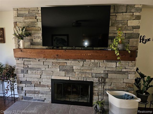 1508 Crooks Road, Rochester Hills, MI 48309