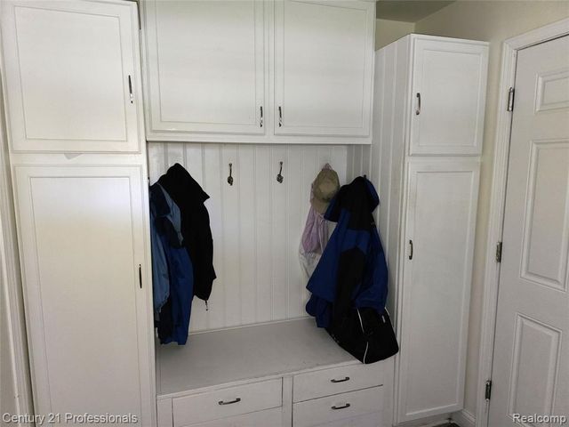 1508 Crooks Road, Rochester Hills, MI 48309