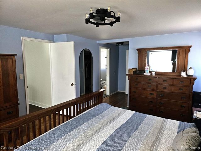 1508 Crooks Road, Rochester Hills, MI 48309