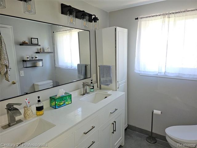 1508 Crooks Road, Rochester Hills, MI 48309