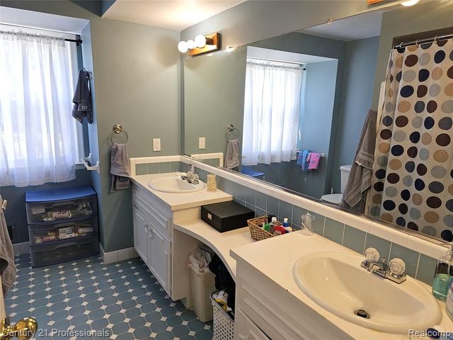 1508 Crooks Road, Rochester Hills, MI 48309