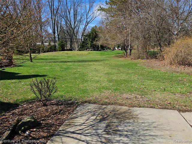 1508 Crooks Road, Rochester Hills, MI 48309