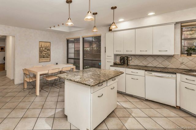 232 Linnet Court, Manhasset, NY 11030