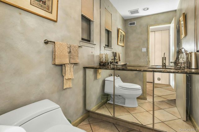 232 Linnet Court, Manhasset, NY 11030