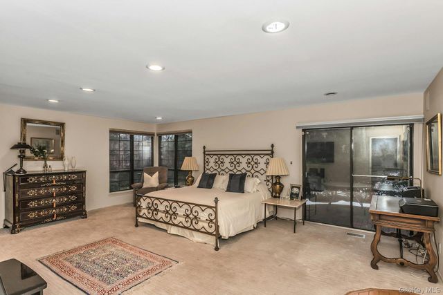 232 Linnet Court, Manhasset, NY 11030