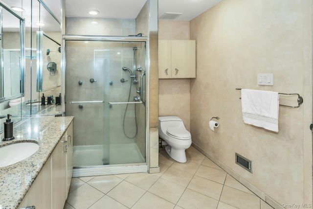 232 Linnet Court, Manhasset, NY 11030