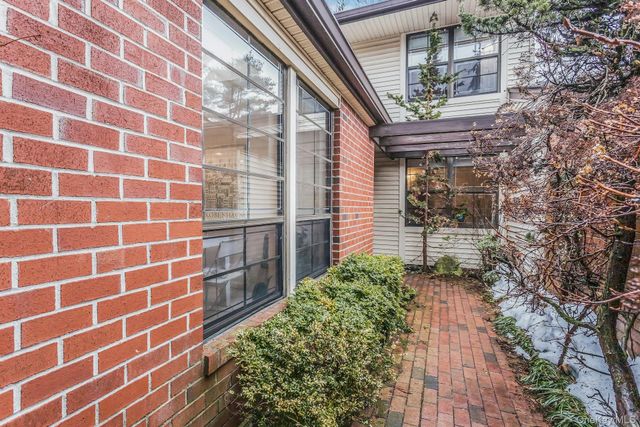 232 Linnet Court, Manhasset, NY 11030