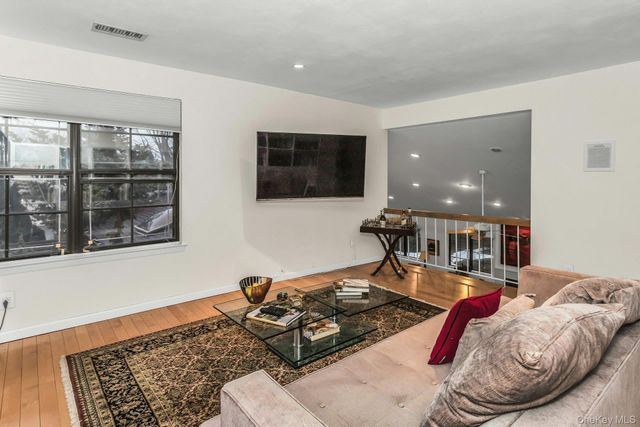 232 Linnet Court, Manhasset, NY 11030