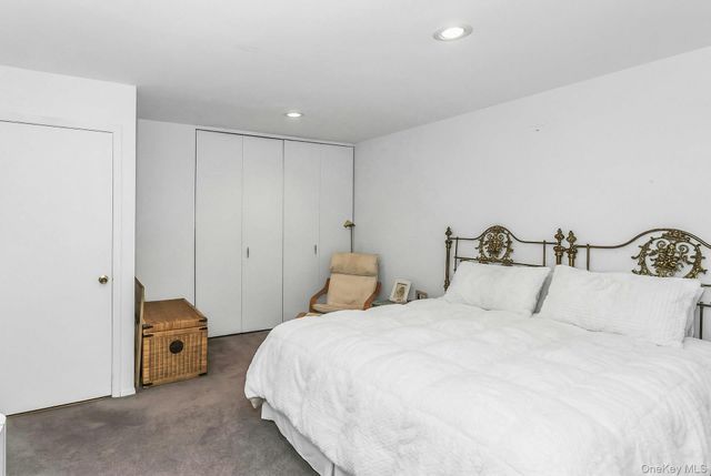 232 Linnet Court, Manhasset, NY 11030