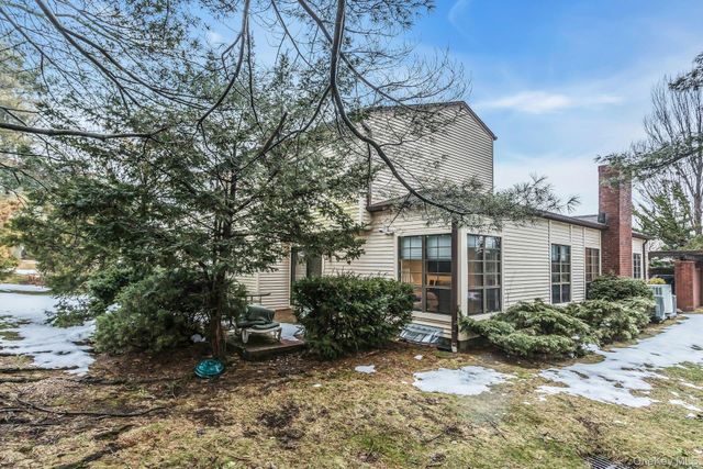 232 Linnet Court, Manhasset, NY 11030